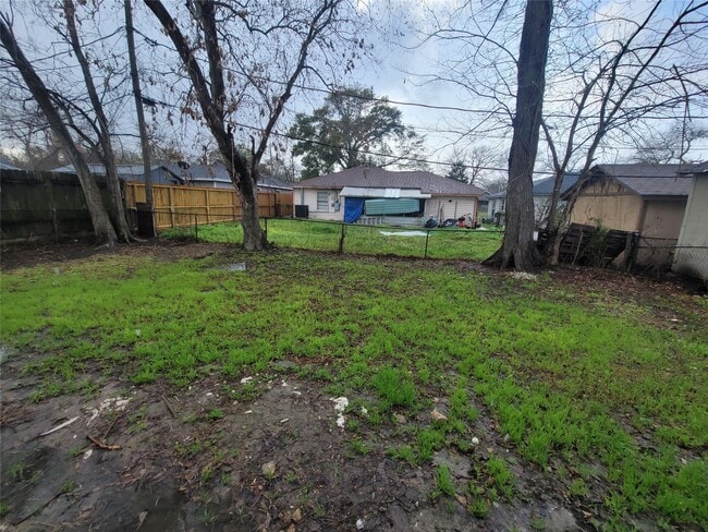 Building Photo - 4859 Bellnole Dr