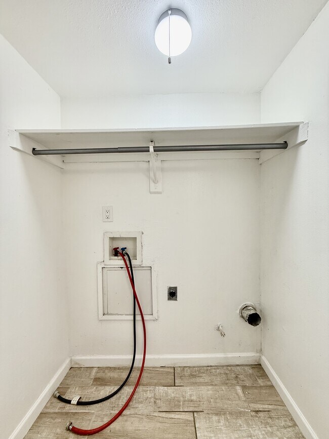 Building Photo - 10833 Cardigan Dr