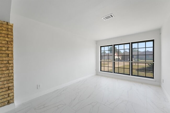 Building Photo - 9711 Bertwood St