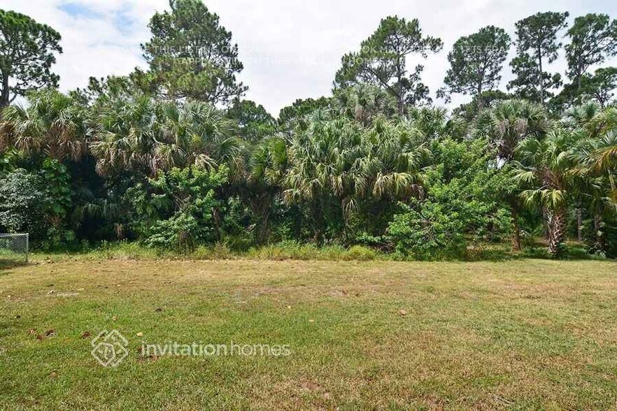 Building Photo - 1070 SW Aurelia Ave