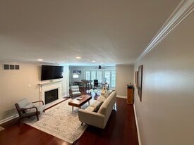 Building Photo - 3201 Lenox Rd NE