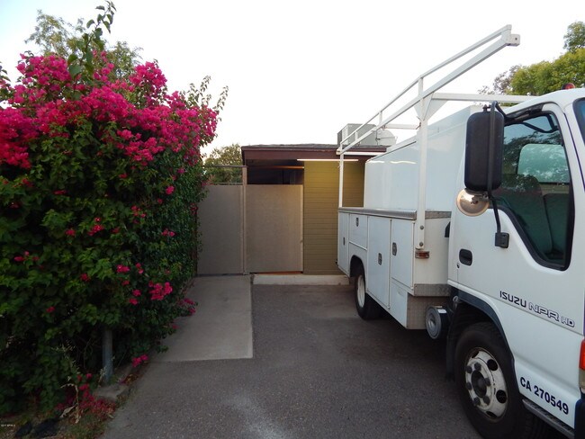 Building Photo - 2020 S Granada Dr