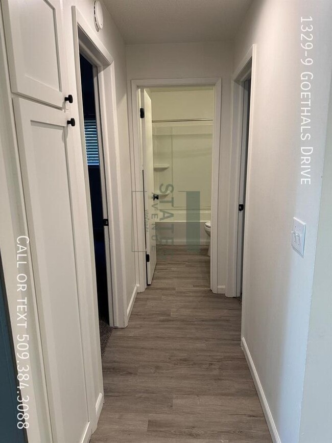 Building Photo - 1329 Goethals Dr