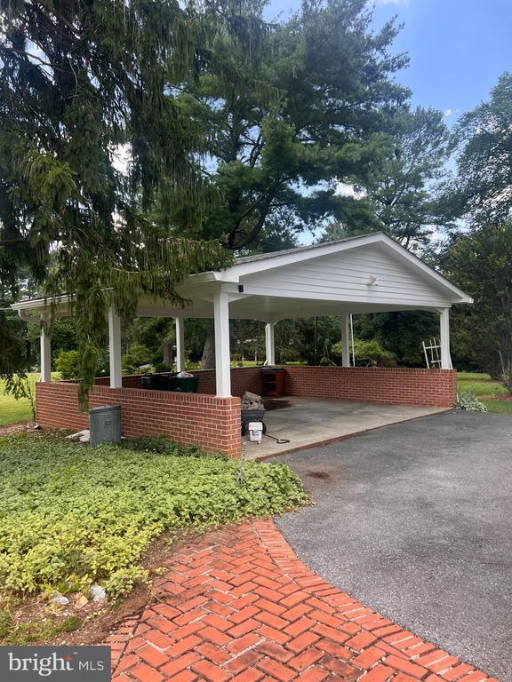 Building Photo - 245 Treeline Dr