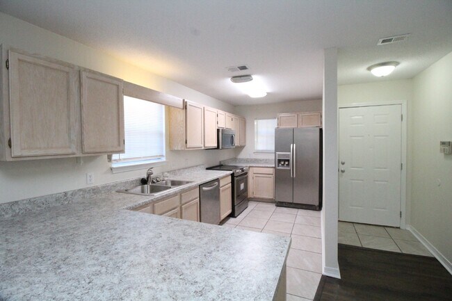 Building Photo - Northeast Pensacola 2BR, 2BA End-Unit Townhome Near Davis Hwy & UWF with Stainless Appliances, Fe...