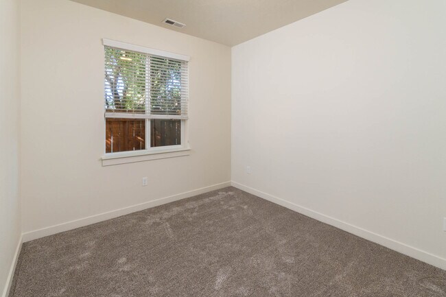 Building Photo - 3667 SW Pumice Stone Ave