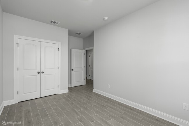 Building Photo - 212 Paisley Ln