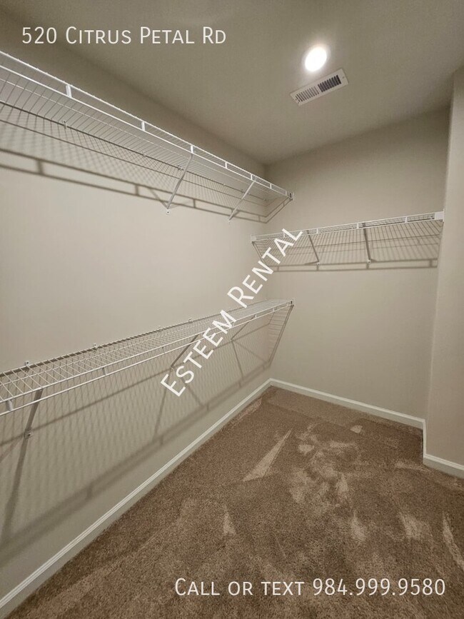 Building Photo - 520 Citrus Petal Rd