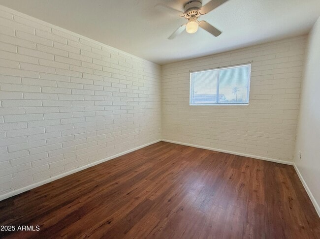 Building Photo - 1240 W Dunlap Ave