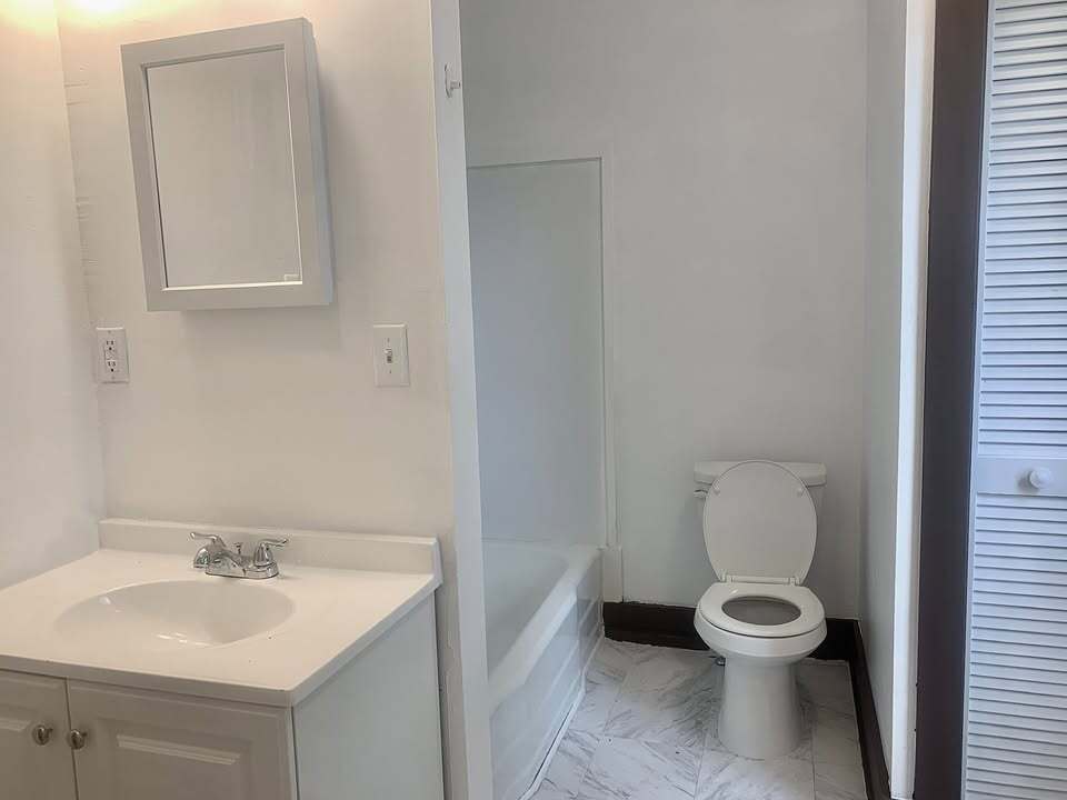 bathroom - 15 School St