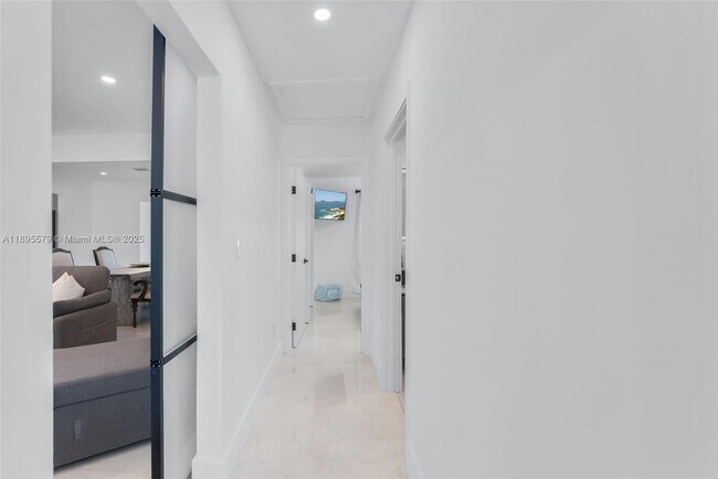 Building Photo - 231 NE 45th St