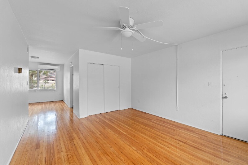 Building Photo - 306 Lakeview St