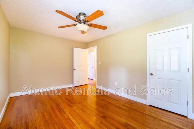 Building Photo - 815 Julianne Dr