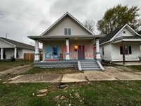 Building Photo - One Bedroom Upstairs Duplex | Move in Ready