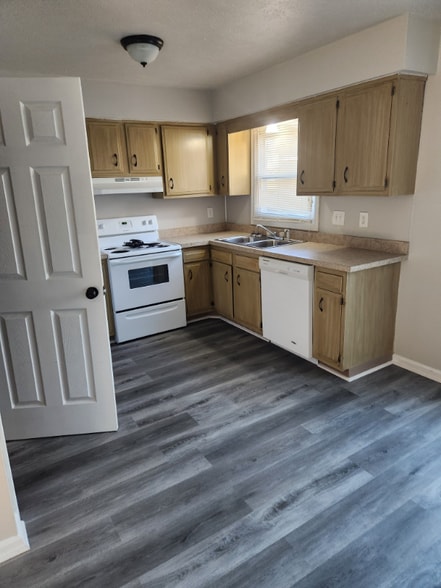 Building Photo - 2200 Harsh Ave SE