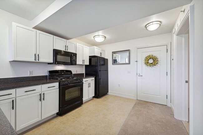 Building Photo - Concierge Building! Available Now! Electri...