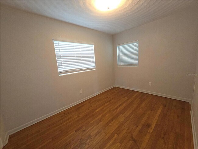 Building Photo - 915 Norman Dr