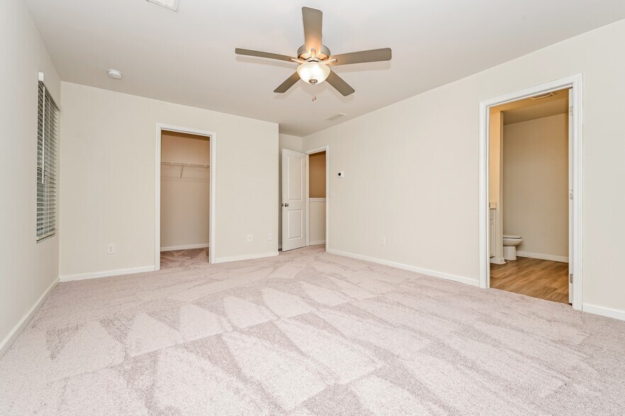 Building Photo - 3577 Saratoga Cir