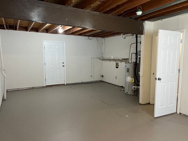 Building Photo - 4 bedroom rental home