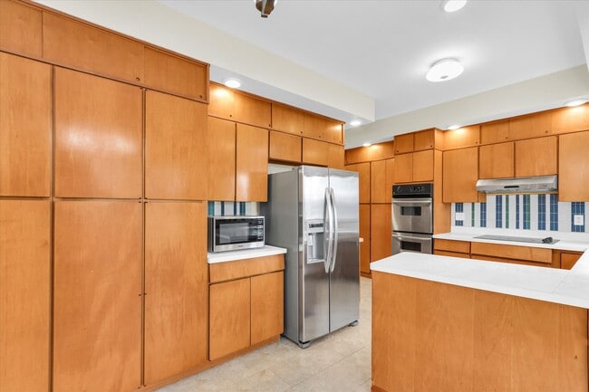 Building Photo - 1803 Golfview Dr