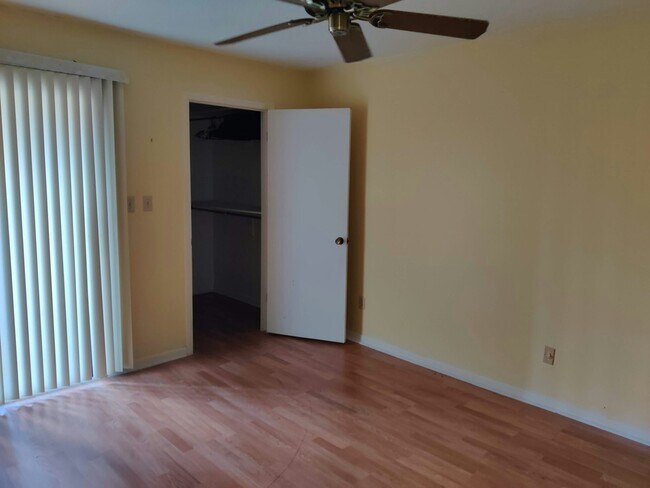 Building Photo - 1002 E Michigan St