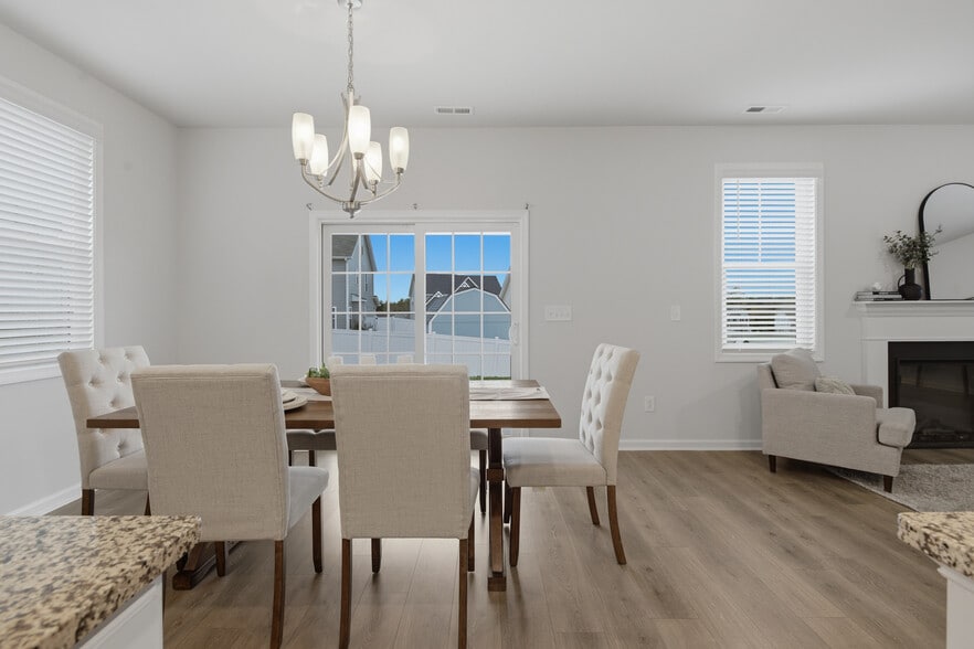Dining Room - 331 Brentmoor Dr