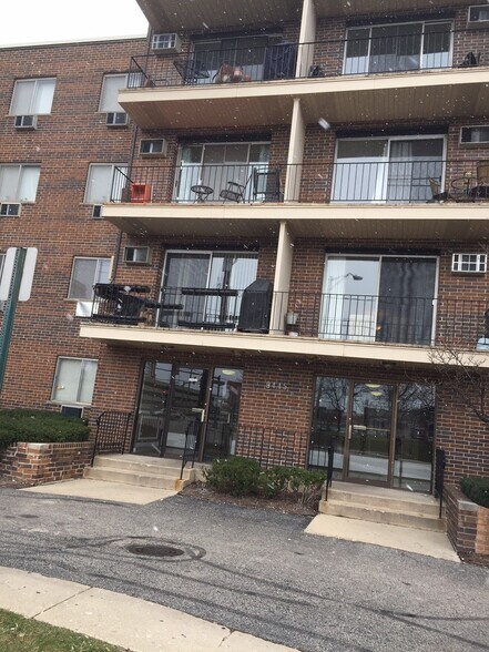 Primary Photo - 9445 Kenton Ave