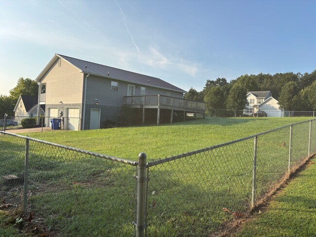 Building Photo - 352 Shady Hollow Cir SE
