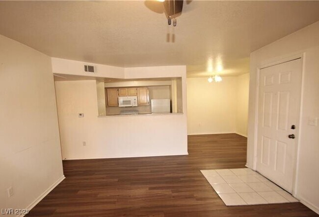 Building Photo - 555 E Silverado Ranch Blvd