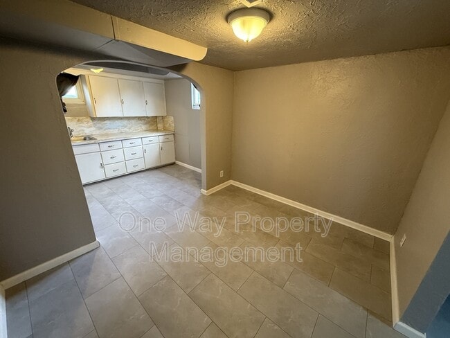 Building Photo - 519 23rd St