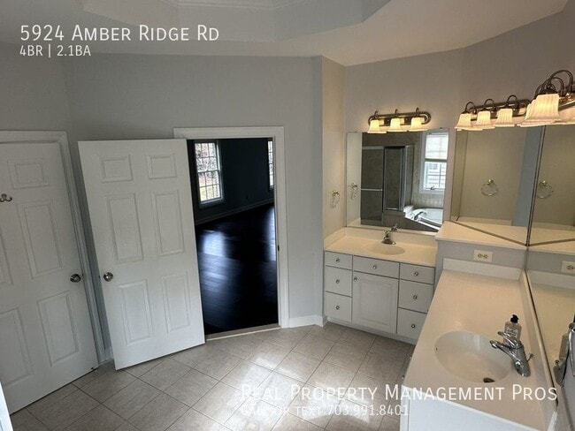 Building Photo - 5924 Amber Ridge Rd