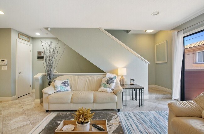 Building Photo - 737 Seacoast Dr