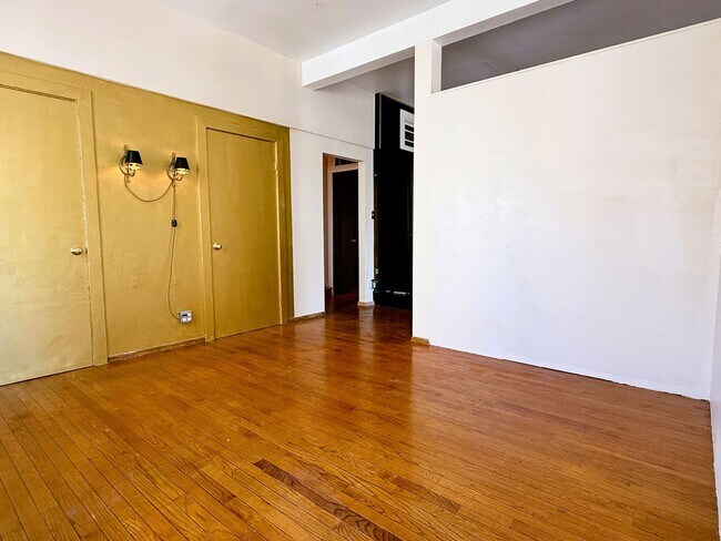 Building Photo - Gorgeous studio for rent in Sausalito!
