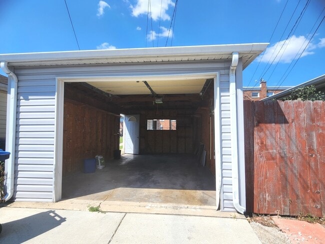 Building Photo - 431 Oak St
