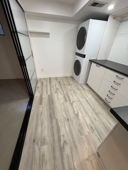 finished laundry room - 19617 Rosewood Ct