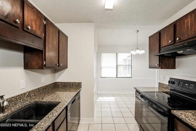 Building Photo - 3854 English Colony Dr S