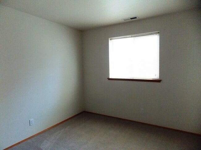 Building Photo - 8813 W Bonnie Ave