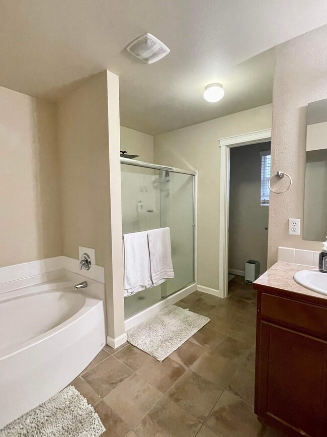 Building Photo - 1616 Farina Lp SE