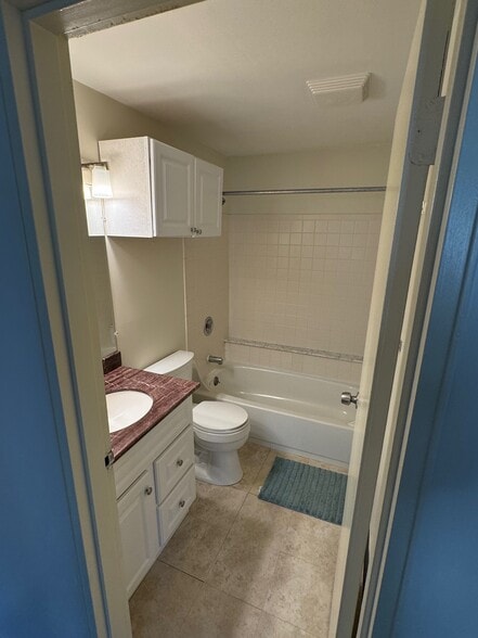 Building Photo - 5 Post Oak Ln