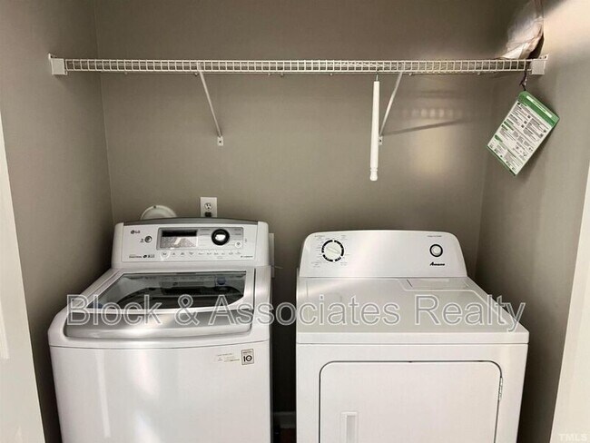 Building Photo - 2936 Settle In Ln