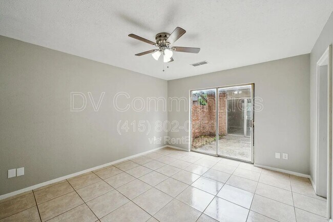 Building Photo - 4702 N Cashel Cir