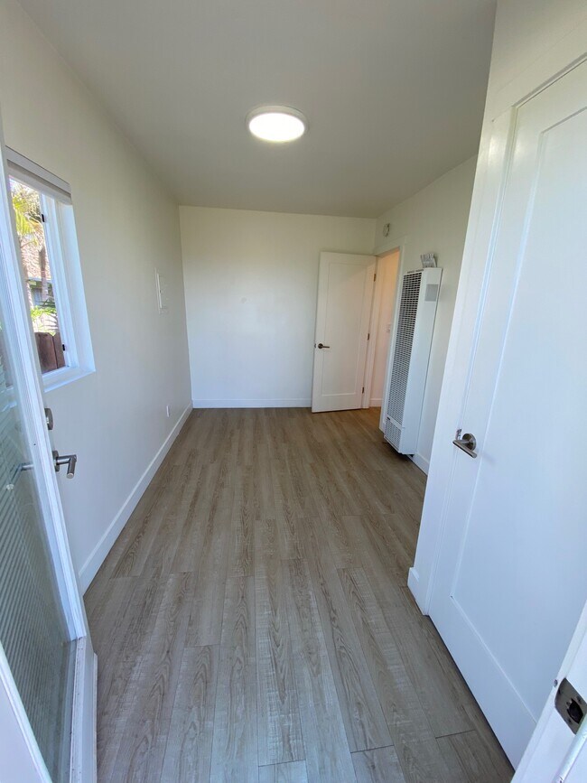 Building Photo - 4253 Carpinteria Ave