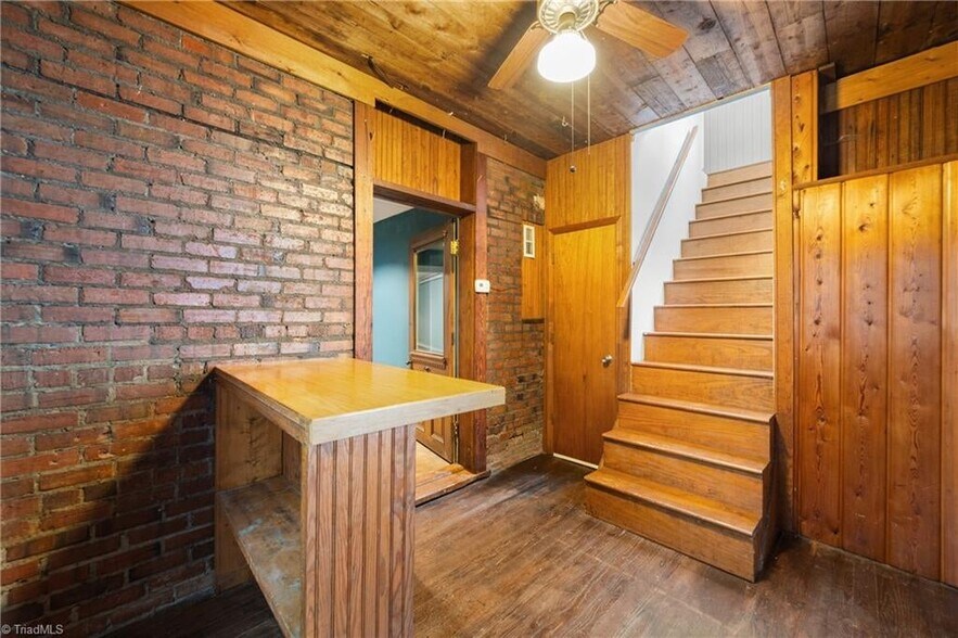 Building Photo - 2083 Elizabeth Ave