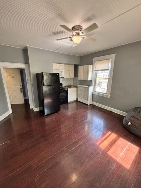 Building Photo - 2920 Overland Ave