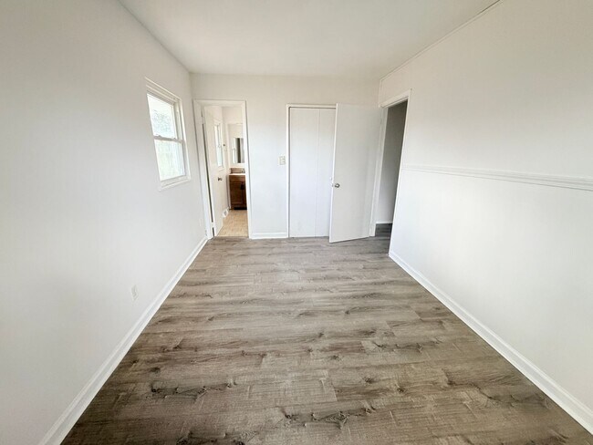 Building Photo - JUST REDUCED: Now Showing this 4 Bedroom/2 bath in New Whiteland, IN