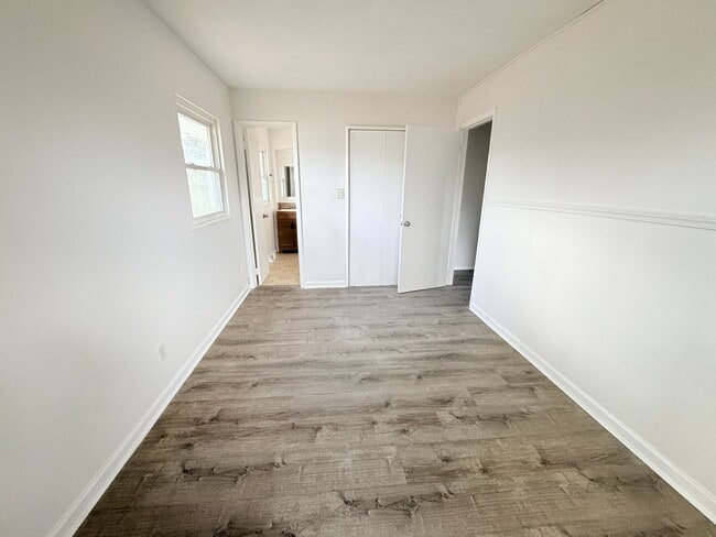 Building Photo - Now Showing this 4 Bedroom/2 bath in New Whiteland, IN