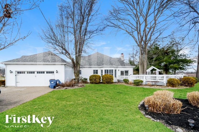 Building Photo - 700 Meadow Cliff Dr