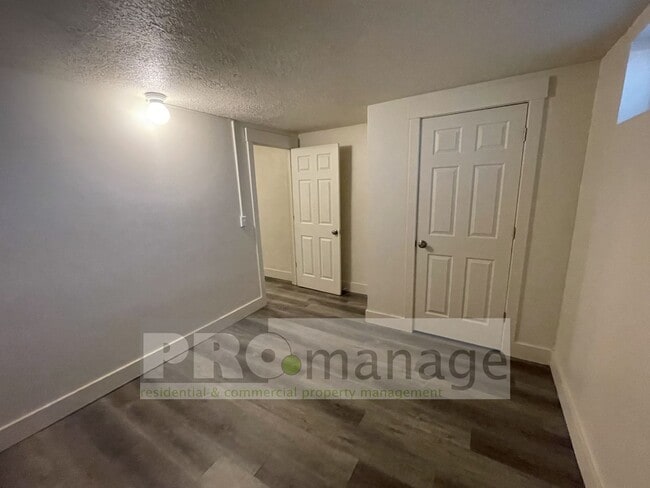 Building Photo - 205 8th St