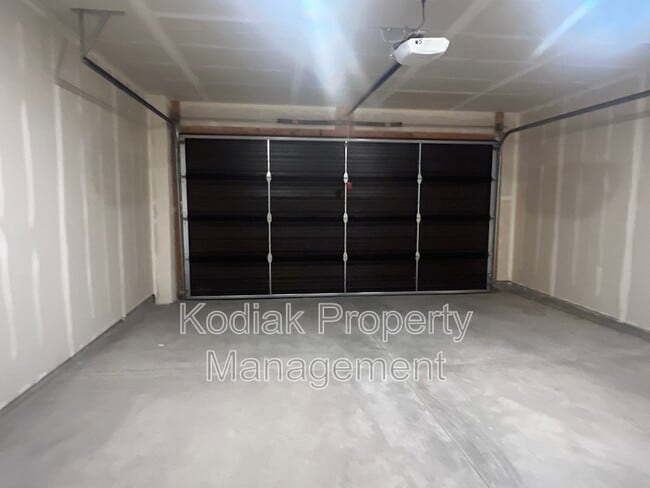 Building Photo - 765 N 400 W