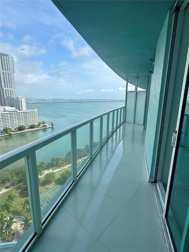 Building Photo - 1900 N Bayshore Dr